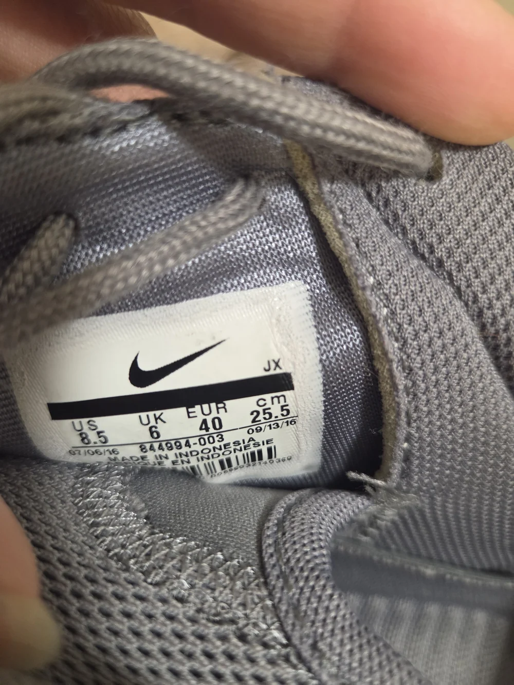 Nike Roshe One Women’s Sneakers Cool Grey White Size 8.5